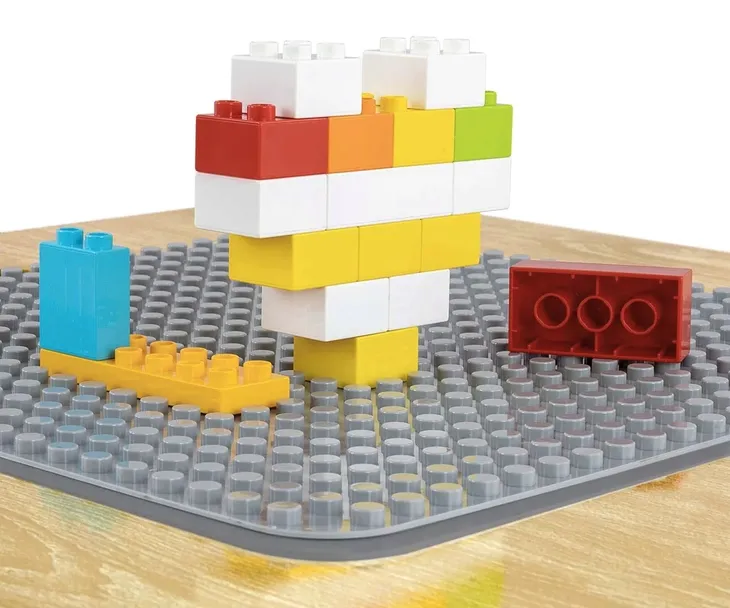 milly-mally-zestaw-mebli-olaf-blocks-stolik-i-dwa-krzeselka-mata-pod-klocki-wysokosc-siedziska-21-cm