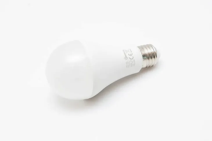 spectrum-zarowka-premium-led-e27-18w-ciepla-biala-waga-z-opakowaniem-100-kg