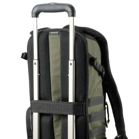 thinktank-darklight-14l-montane-green