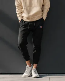 spodnie-meskie-tommy-jeans-xl-dresowe-wygodny-kroj-oddychajacy-material