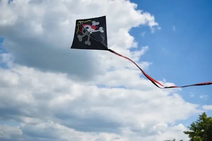 latawiec-piracki-bohater-brak