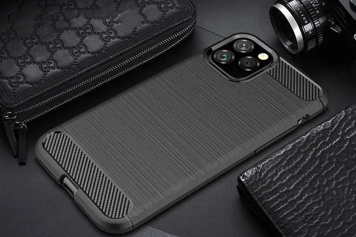etui-carbon-case-do-iphone-11-pro-max-czarny-waga-z-opakowaniem-0-028-kg-kolor-czarny