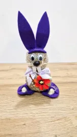 fioletowy-zajac-wielkanocny-ze-slomy-ozdobna-figurka-wielkanoc