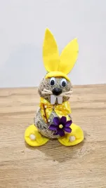 zolty-zajac-wielkanocny-ze-slomy-ozdobna-figurka-wielkanoc