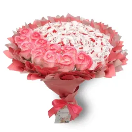 bukiet-raffaello-kwiaty-mydlane-roze-prezent-na-urodziny-slub-imeniny