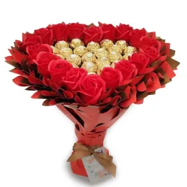 bukiet-ferrero-rocher-i-roze-mydlane-18-szt-serce-prezent-na-18-urodziny