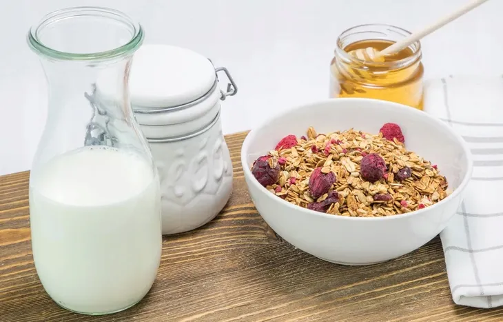 granola-owocowa-miod-pylek-propolis