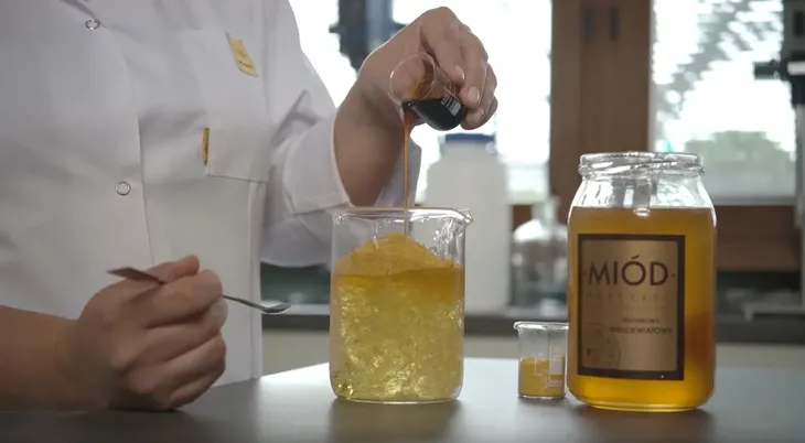 mydlo-miodowo-propolisowe-serce-75g-przeznaczenie-uniwersalne