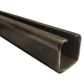 ceownik-stalowy-polzamkniety-30x30x2-l150cm-profil-ogrodzenie