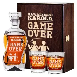 prezent-na-wieczor-kawalerski-karafka-z-grawerem-szklanki-do-whisky-grawer