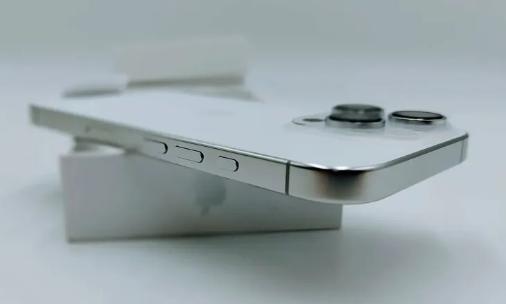 iphone-16-pro-256gb-white-titanium-sim-fv23-funkcje-rozpoznawanie-twarzy-platnosci-zblizeniowe-nfc