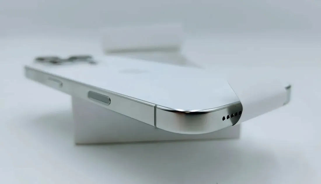 iphone-16-pro-256gb-white-titanium-fv