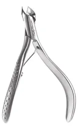 sally-hansen-travel-cuticle-nipper-cazki-do-skorek