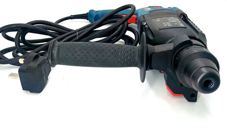mlotowiertarka-bosch-gbh-2-26-sds-plus-830w-2-7j-walizka-stan-powystawowy-funkcyjnosc-3-funkcyjny-wiercenie-z-i-bez-udaru-podkuwanie