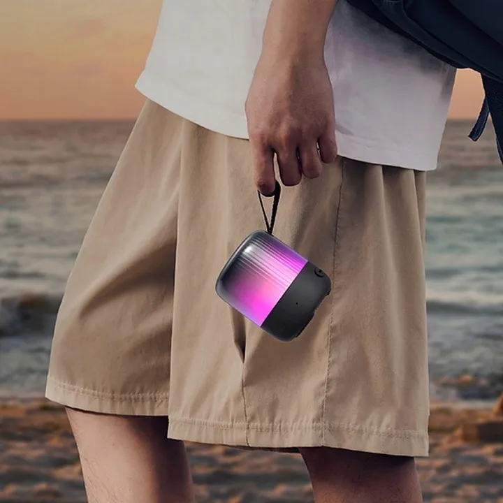 glosnik-przenosny-bluetooth-soundcore-glow-mini-czarny