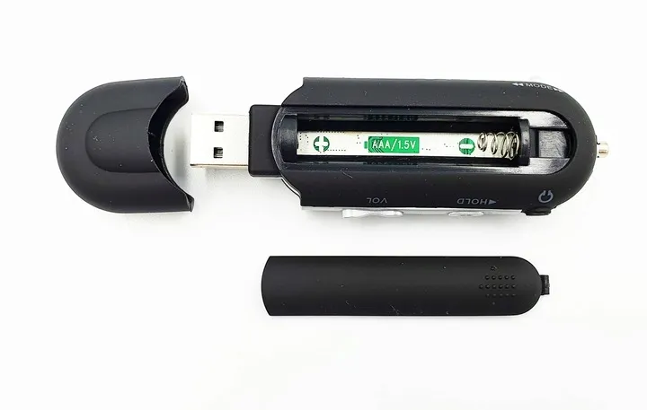 odtwarzacz-mp3-m04-8gb-pendrive-usb-czarny-autor-ravo