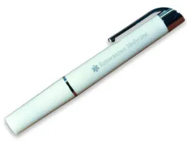 latarka-lekarska-diagnostyczna-biala-z-nadrukiem-ratownictwo-medyczne
