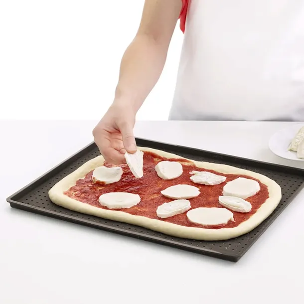 mata-do-pizzy-perforowana-lekue-marka-lekue
