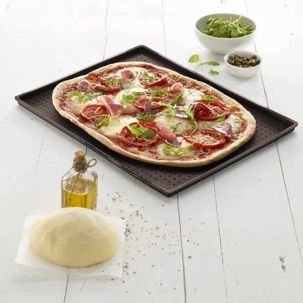 mata-do-pizzy-perforowana-lekue-stan-nowy