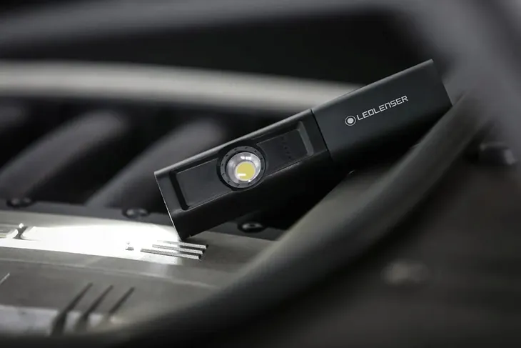 latarka-ledlenser-iw5r-waga-400-g