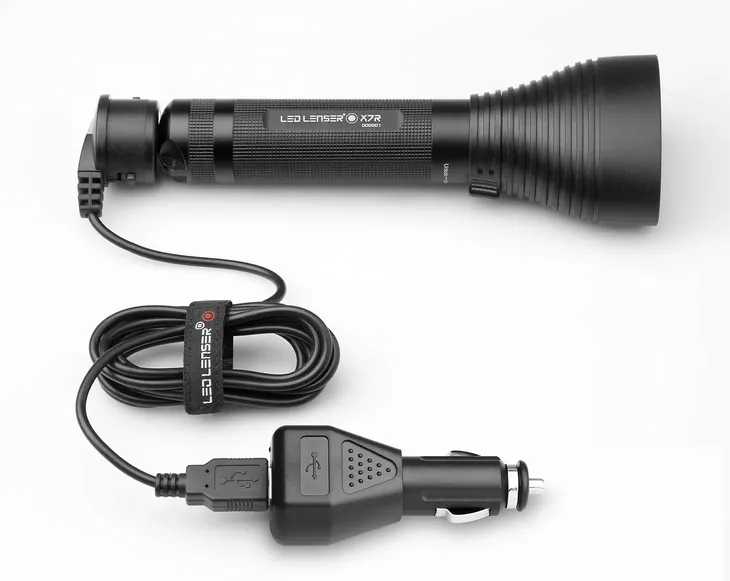 ladowarka-samochodowa-usb-ledlenser-12-24v-waga-400-g