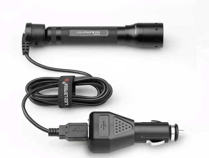 ladowarka-samochodowa-usb-ledlenser-12-24v-waga-400-g-stan-nowy