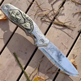 noz-survivalowy-z-jeleniem-srebrny