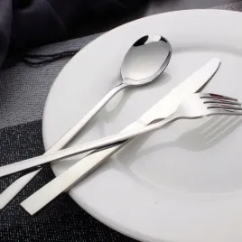 qucher-zestaw-sztuccow-12-sztuk-stal-nierdzewna-latwe-czyszczenie