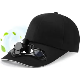 czapka-z-daszkiem-z-wiatraczkiem-solarnym-chlodzaca-zasilana-sloncem