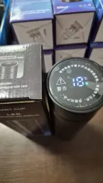 kubek-termiczny-z-wyswietlaczem-led