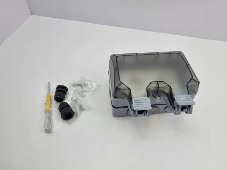 gniazdo-elektryczne-scienne-marscharm-bialy-kolor-bialy