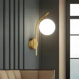 kinkiet-scienny-zloty-polysk-mleczna-kula-do-salonu-32cm-nowoczesny-glamour-rodzaj-gwintu-e27