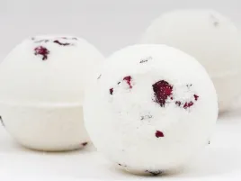 slomiana-pracownia-kula-do-kapieli-recznie-robiona-rozana-70g