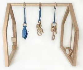 gugu-the-hero-baby-gym-montessori-stojak-edukacyjny-gimnastyczny-blue