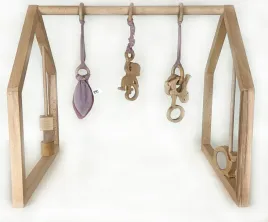 gugu-the-hero-baby-gym-montessori-stojak-edukacyjny-gimnastyczny-pink