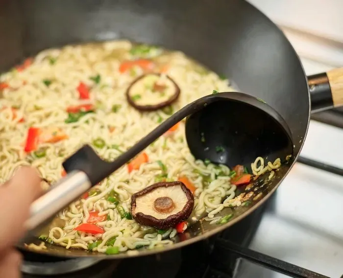 chochelka-silikonowa-elevate-joseph-joseph-material-silikon