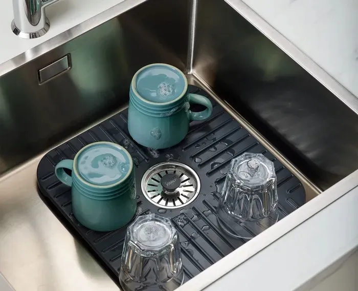 mata-do-zlewu-s-sinkshield-joseph-joseph-kod-produktu-851700-stan-nowy