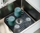 mata-do-zlewu-s-sinkshield-joseph-joseph-kod-produktu-851700-stan-nowy