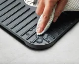 mata-do-zlewu-s-sinkshield-joseph-joseph-kod-produktu-851700-material-tworzywo-sztuczne