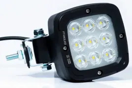 lampa-robocza-reflektor-szperacz-halogen-fristom-9xled-1800lm-z-uchwytem
