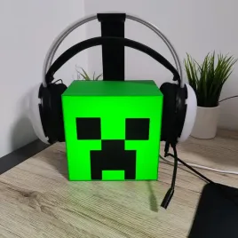 creeper-z-minecraft-lampka-nocna-i-stojak-na-sluchawki-2w1