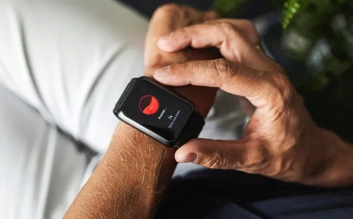 smartwatch-huawei-watch-d-czarny