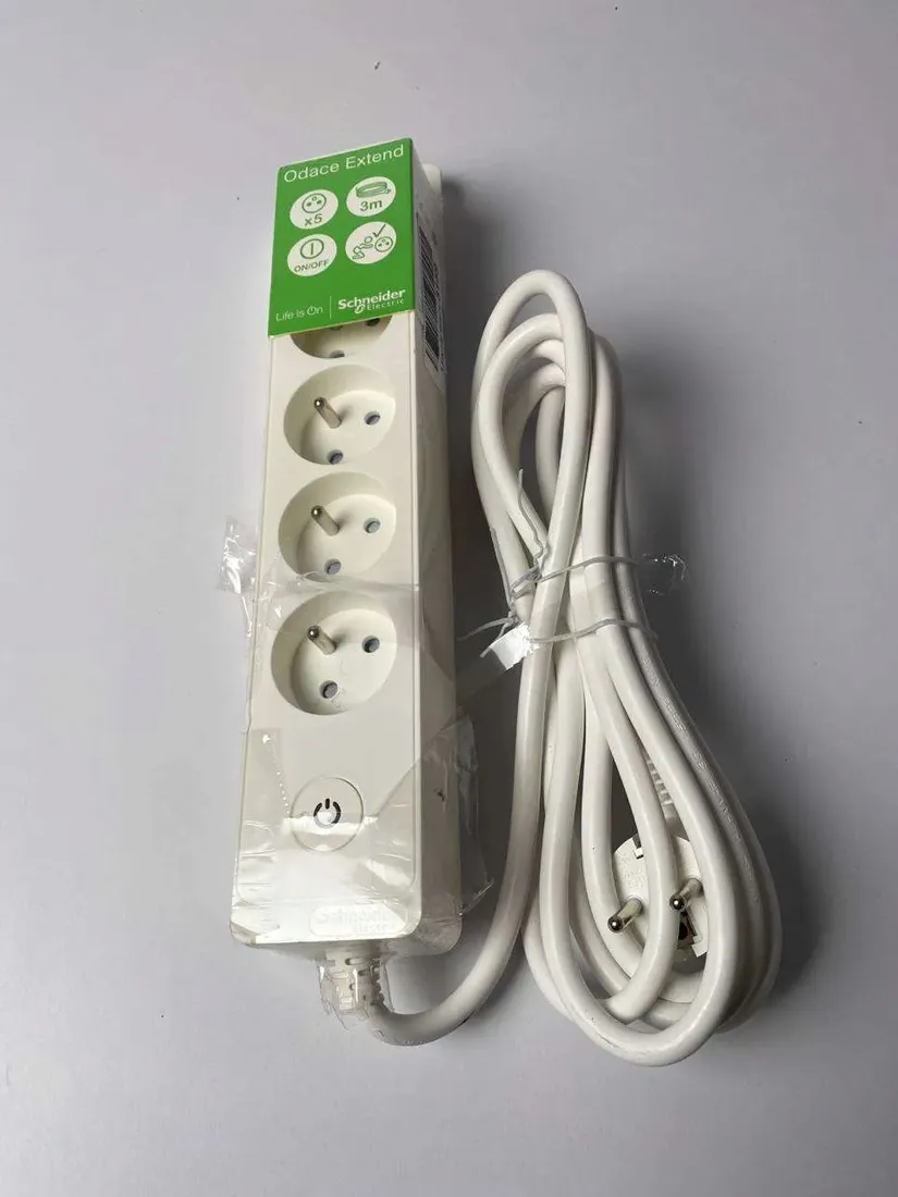 gniazdo-elektryczne-scienne-schneider-electric-bialy-stan-powystawowy