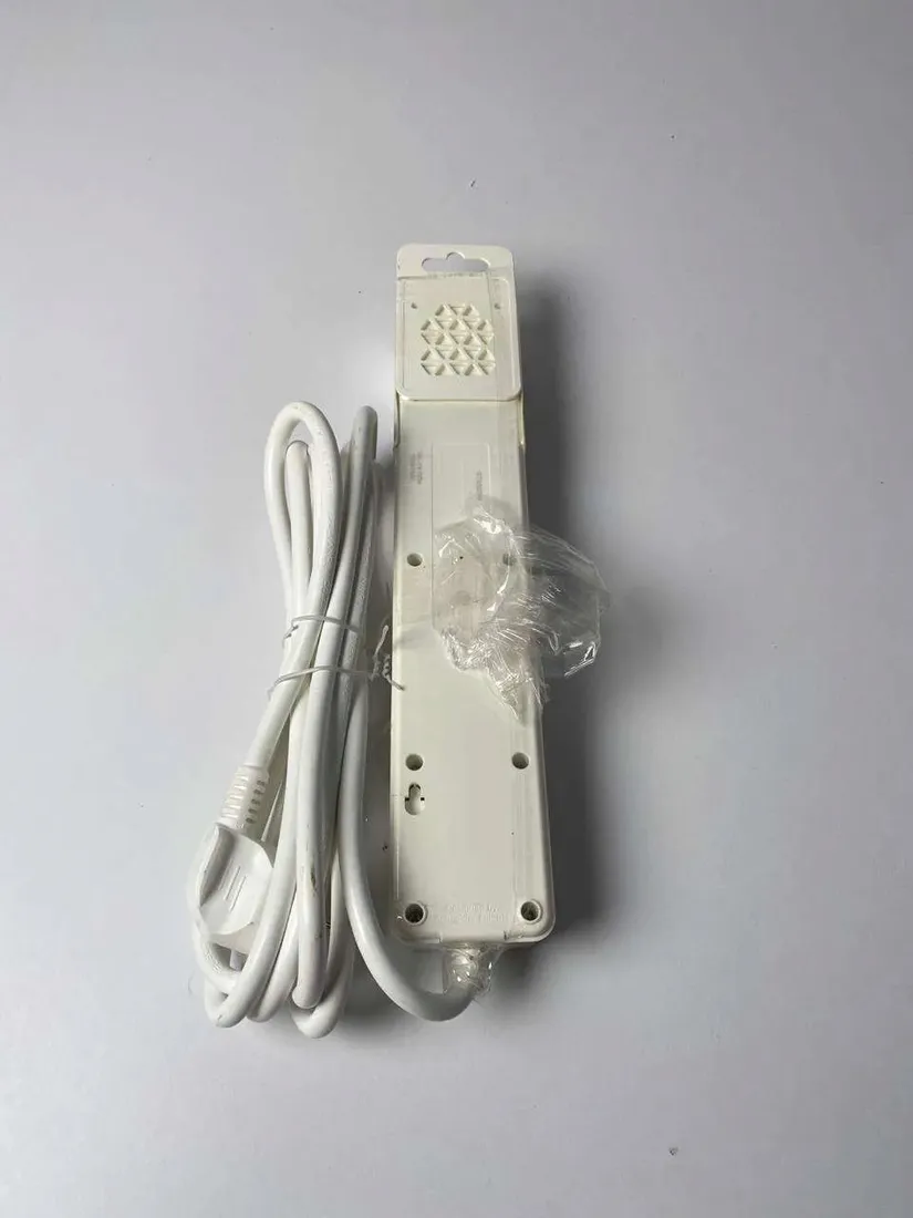 gniazdo-elektryczne-scienne-schneider-electric-bialy