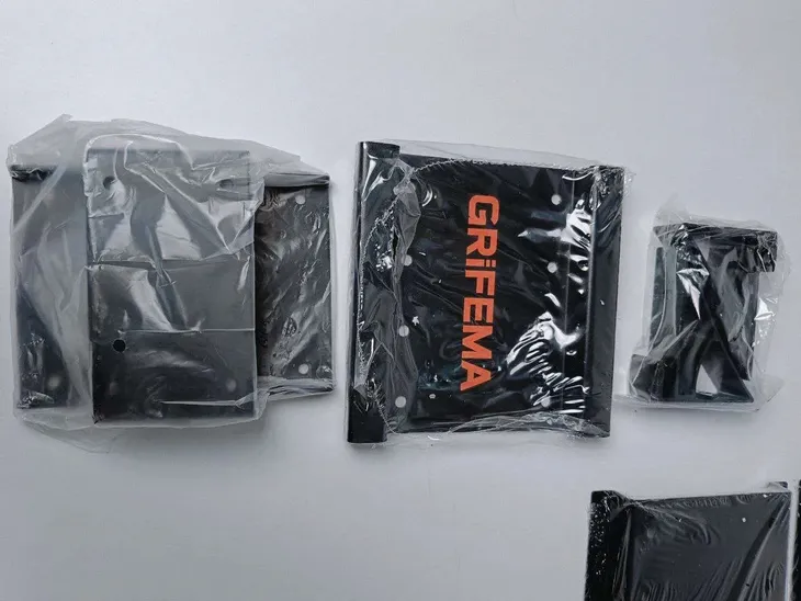 grifema-gb3002-stolik-podlogowy-kod-producenta-8436613820148-stan-powystawowy