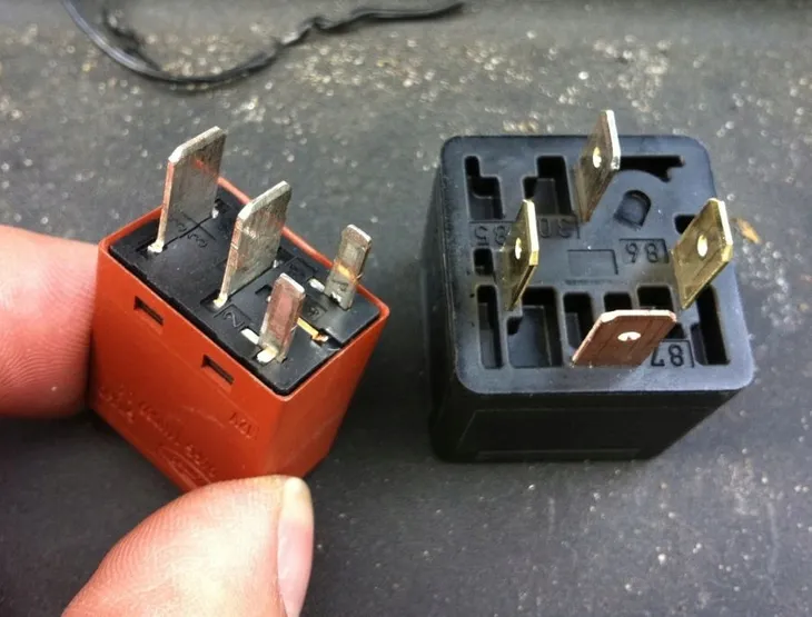 tester-przekaznikow-hubitools-marka-hubitools