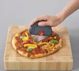 noz-do-pizzy-disc-joseph-joseph-stan-nowy