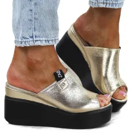 zlote-klapki-damskie-na-koturnie-lekkie-wygodne-sandaly-ek05-r-38