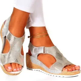 klapki-damskie-lekkie-na-koturnie-szyte-skora