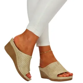 damskie-klapki-skora-profilowane-szyte-na-co-dzien